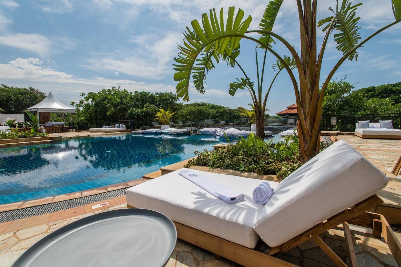 ホテル The Capital Zimbali バリート エクステリア 写真 The pool at the hotel