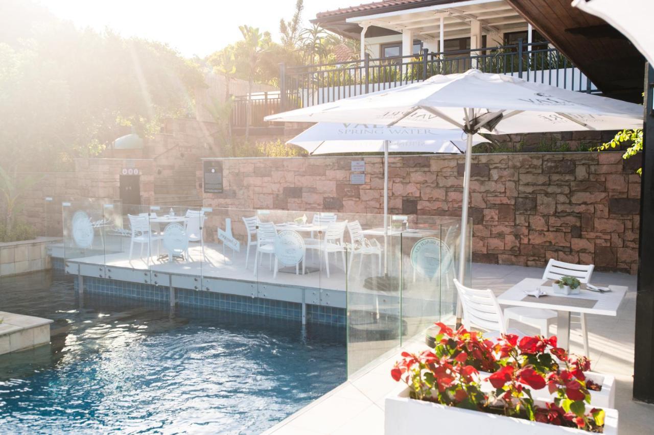 ホテル The Capital Zimbali バリート エクステリア 写真 The pool at the hotel