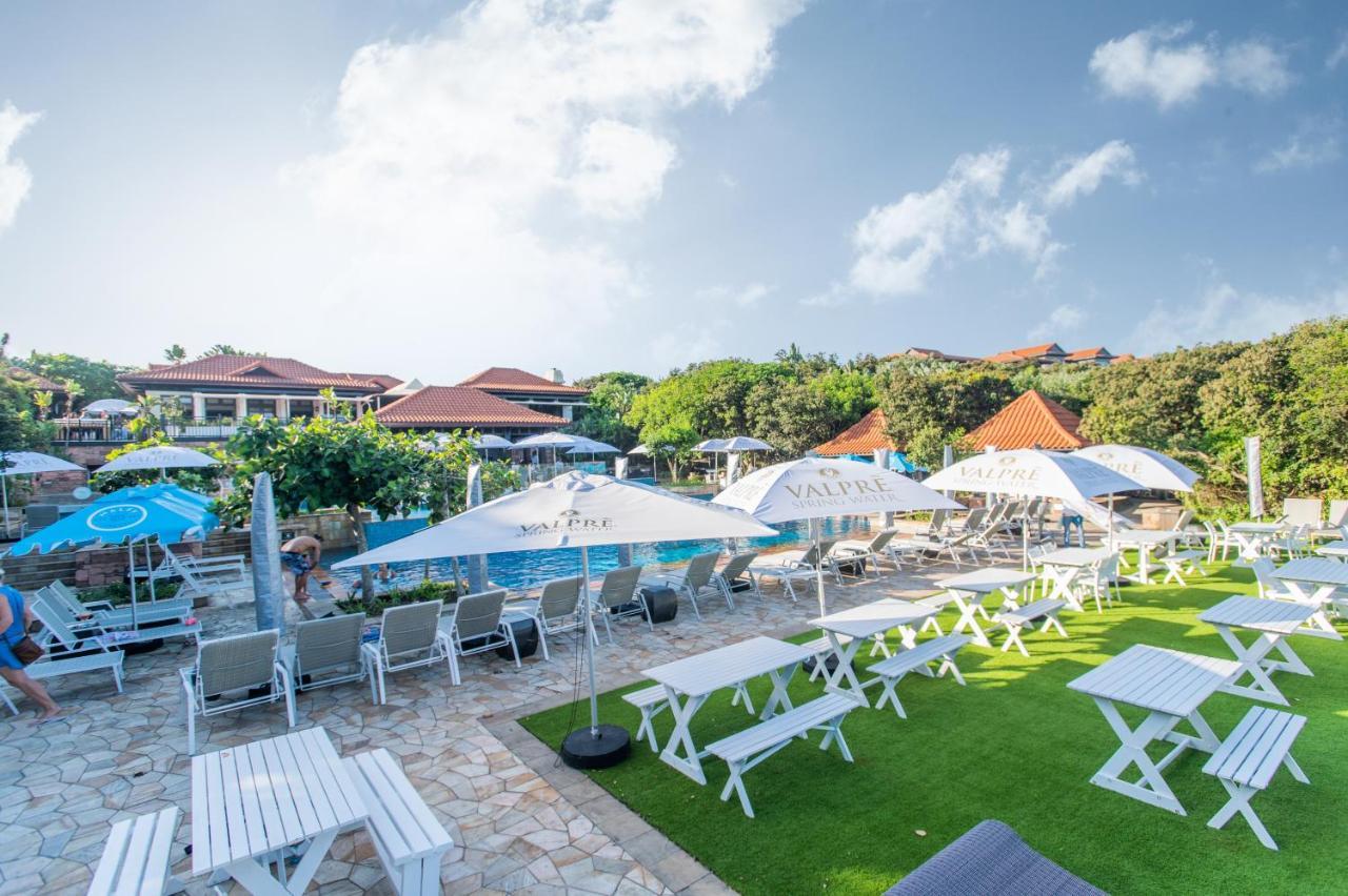ホテル The Capital Zimbali バリート エクステリア 写真 The swimming pool at the resort