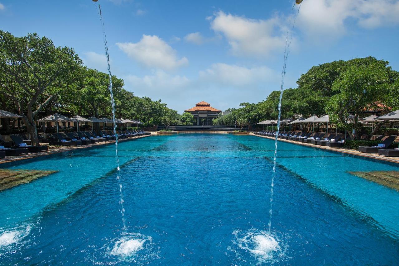 ホテル The Capital Zimbali バリート エクステリア 写真 The pool at the Taj Bengal