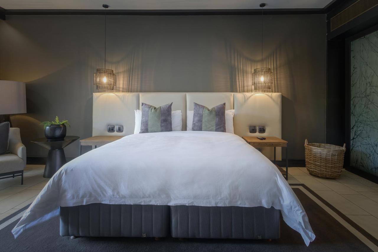 ホテル The Capital Zimbali バリート エクステリア 写真 A bedroom at The Ivy Hotel