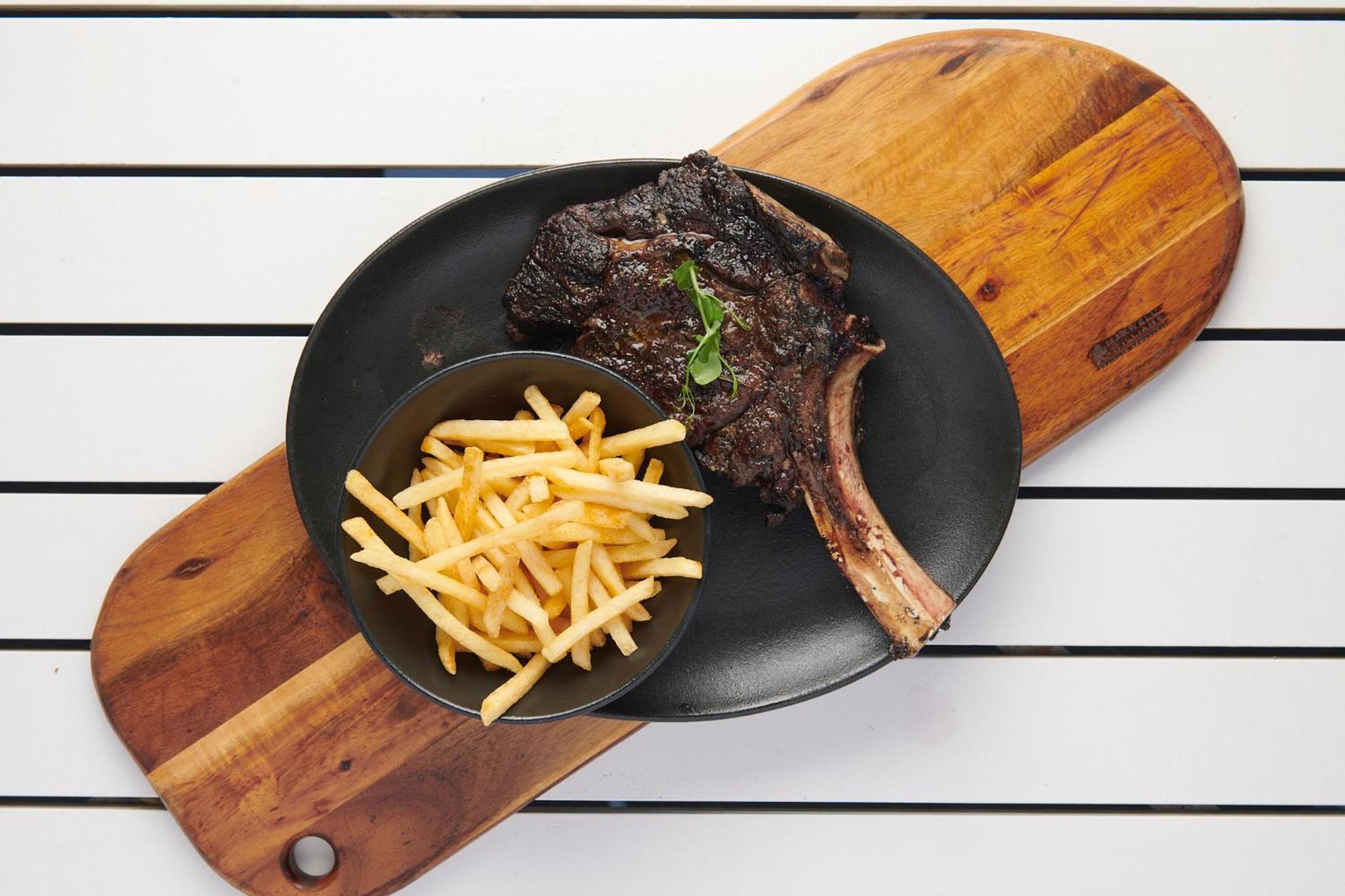 ホテル The Capital Zimbali バリート エクステリア 写真 A steak and chips meal