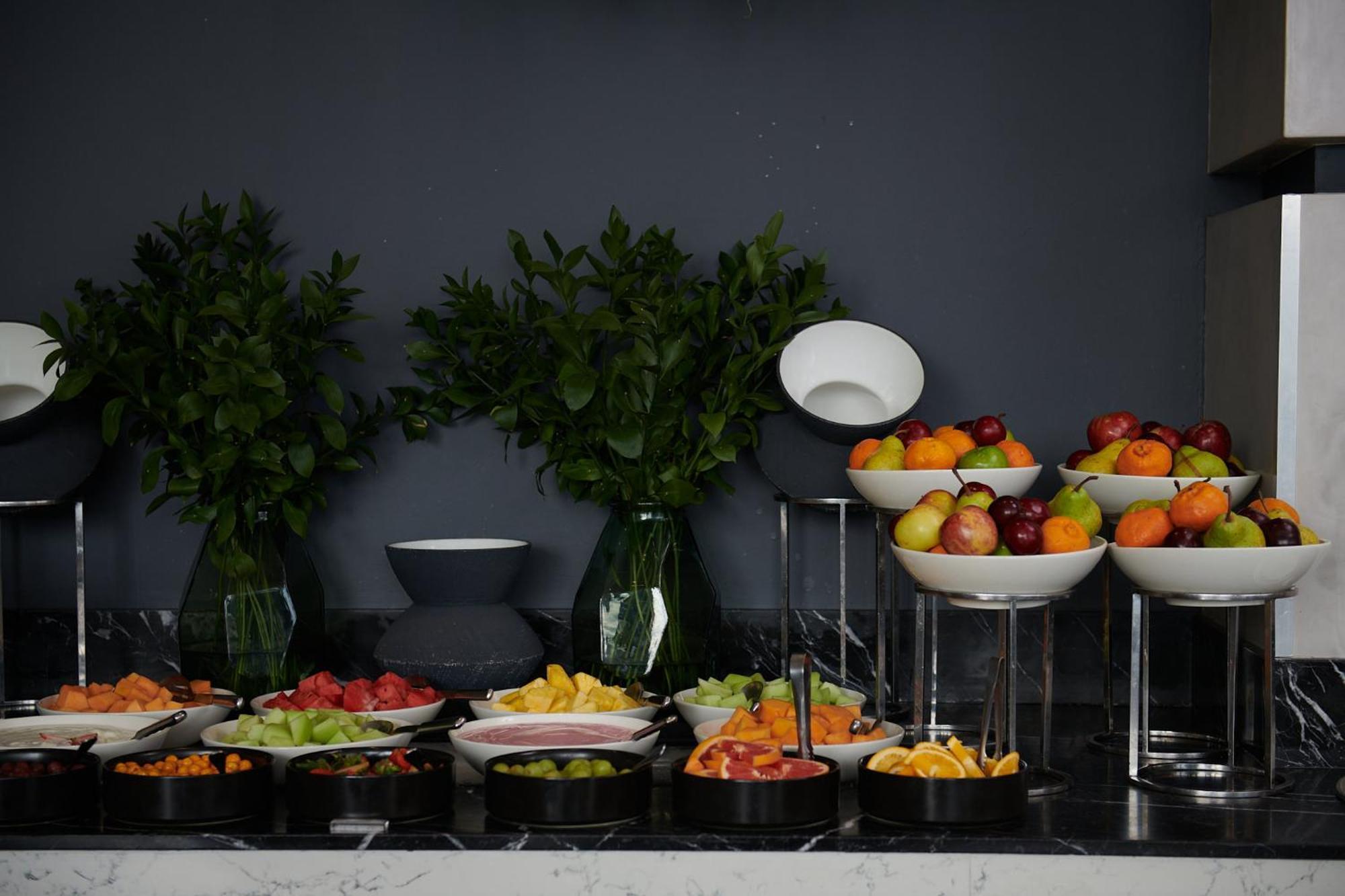 ホテル The Capital Zimbali バリート エクステリア 写真 A fruit salad buffet