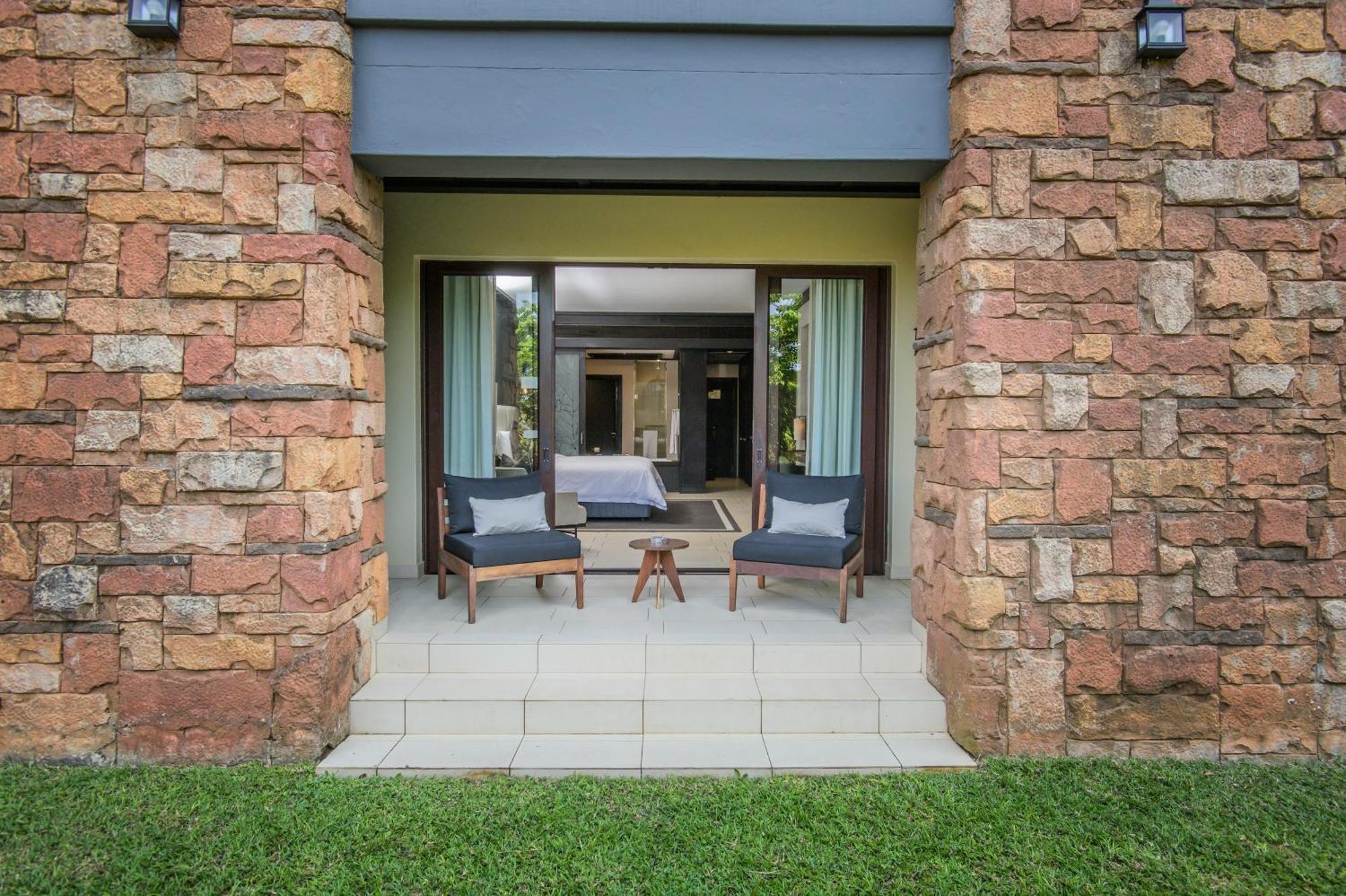 ホテル The Capital Zimbali バリート 部屋 写真 A view of a guest room at the Oyster Box