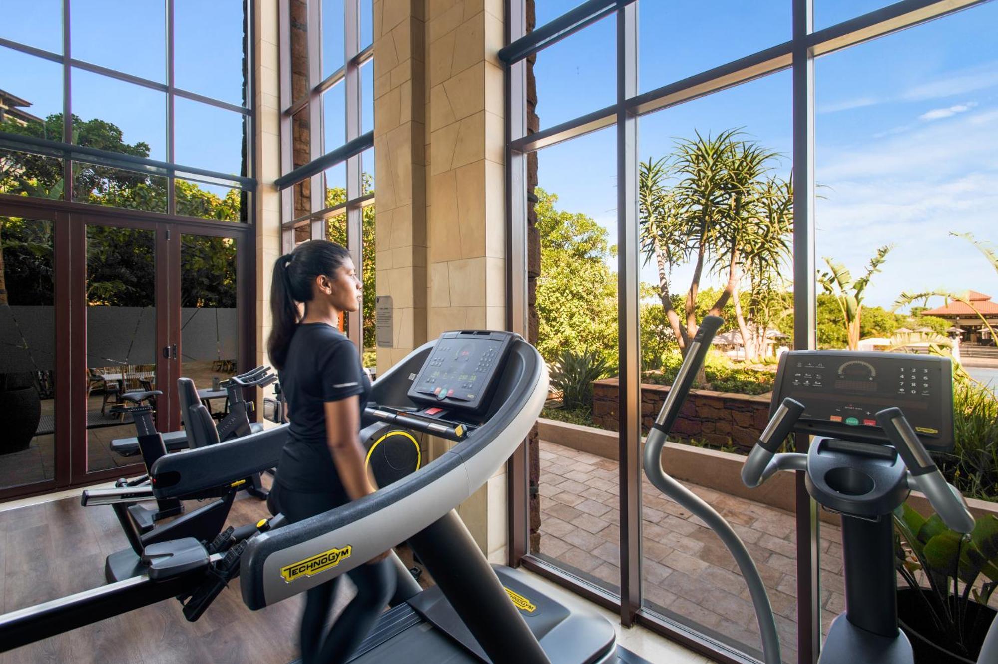 ホテル The Capital Zimbali バリート エクステリア 写真 The gym at The Park, Hyderabad