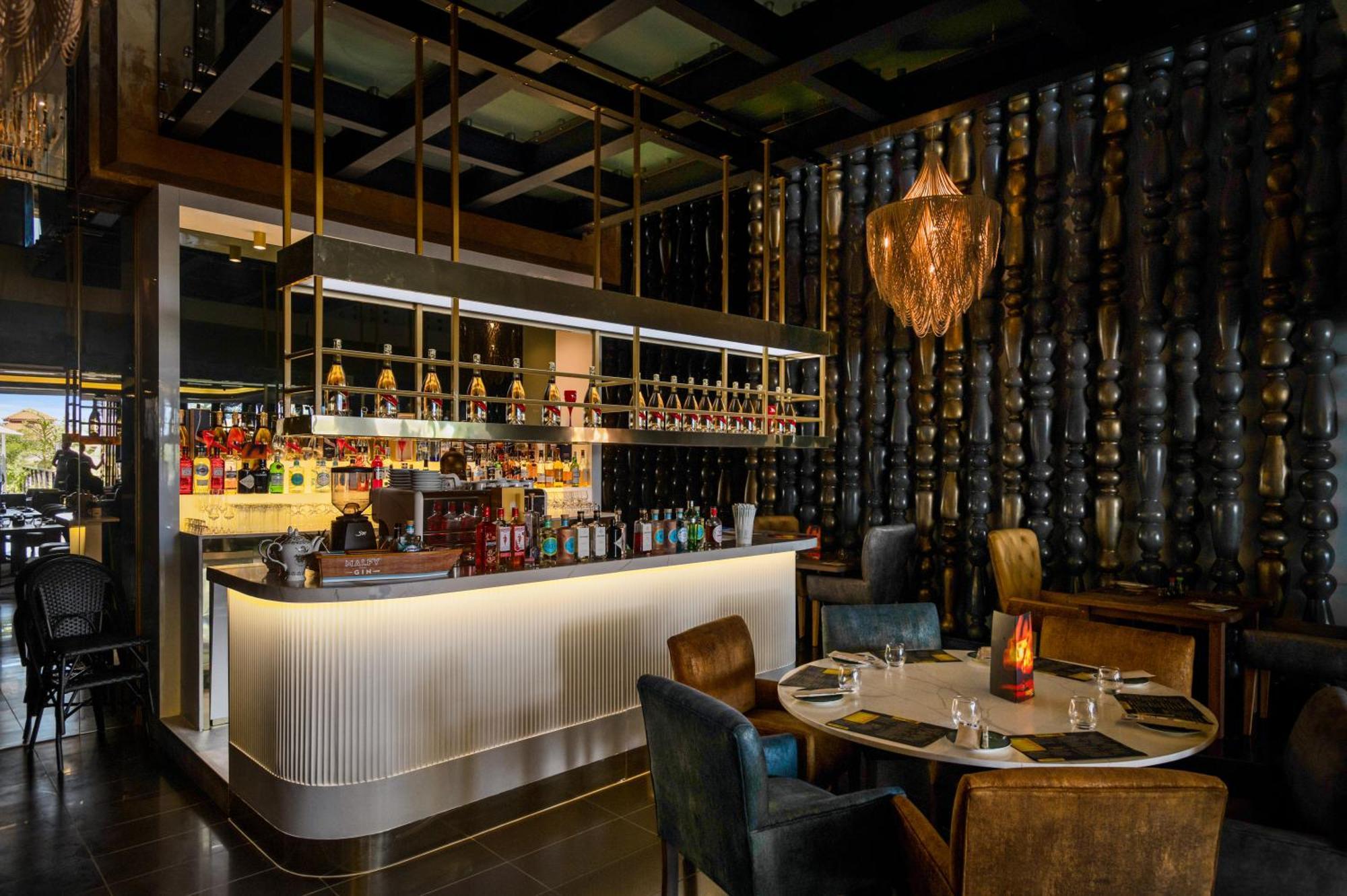 ホテル The Capital Zimbali バリート エクステリア 写真 The bar at the restaurant